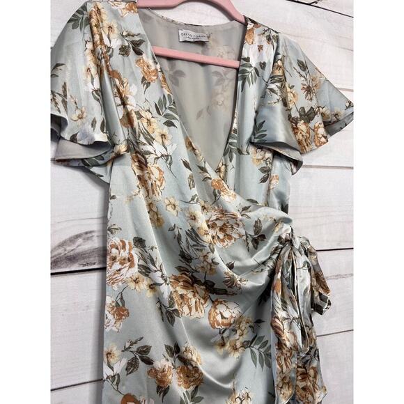 Dress Forum Size SM Dress Short Sleeve Silky Floral Classy - Picture 6 of 6